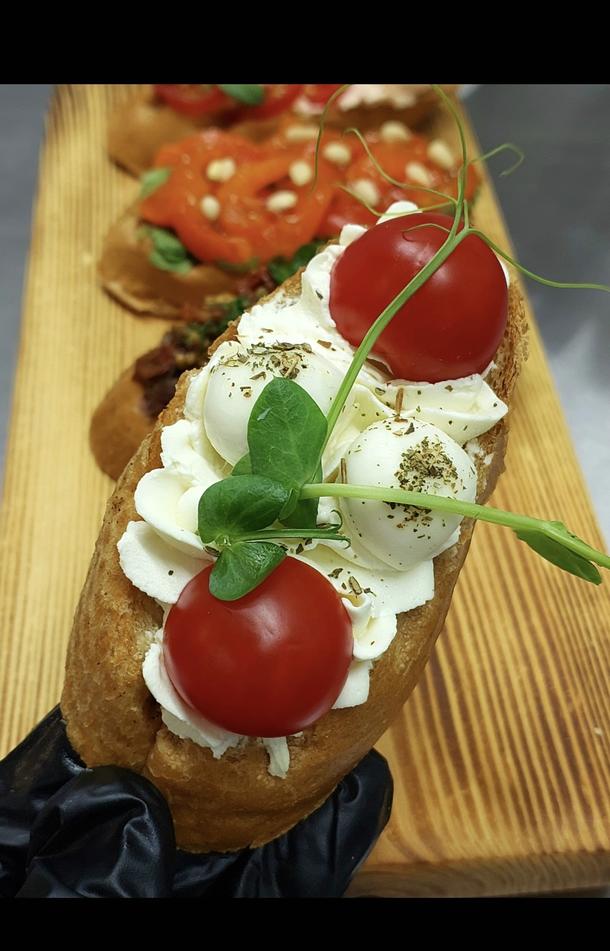 Брускетта Капрезе