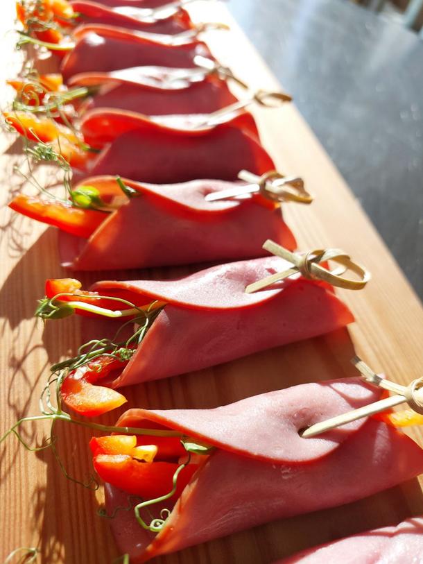 Рулет из говядины и болгарским перцем Рулет из говядины и болгарским перцем