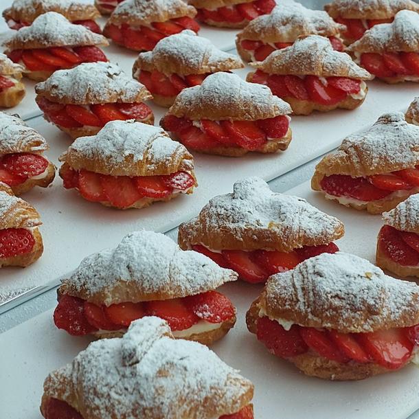 Круассаны с кремом Чиз и Клубникой